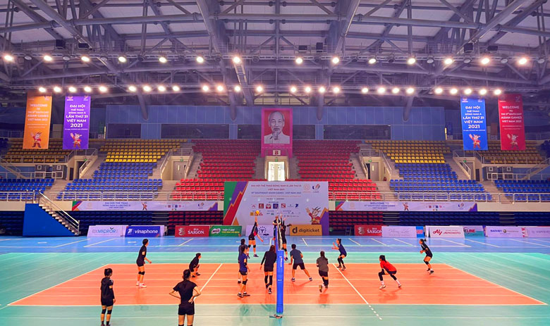 Hai đội tuyển bóng chuyền Việt Nam làm quen sân thi đấu chính SEA Games 31 - Ảnh 2