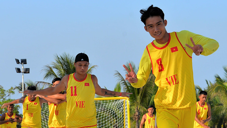 ĐT bóng ném bãi biển nam Việt Nam thắng Singapore ở trận ra quân SEA Games 31 - Ảnh 1