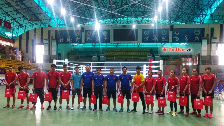 Tuyển Kickboxing Việt Nam nhận quà động viên từ nhà tài trợ trước thềm SEA Games 31 - Ảnh 2