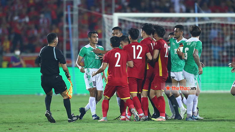 Văn Tùng bị chơi xấu, cầu thủ U23 Việt Nam xô xát với Indonesia - Ảnh 2