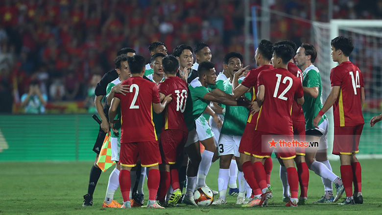 Văn Tùng bị chơi xấu, cầu thủ U23 Việt Nam xô xát với Indonesia - Ảnh 3