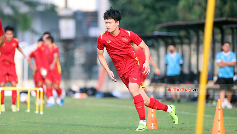 U23 Myanmar tập bằng chân đất trước khi đấu U23 Việt Nam - Ảnh 2