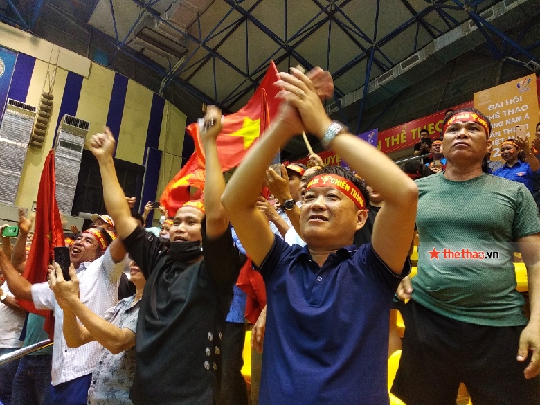 Khán giả Bắc Ninh cổ vũ Kickboxing như xem bóng đá - Ảnh 2