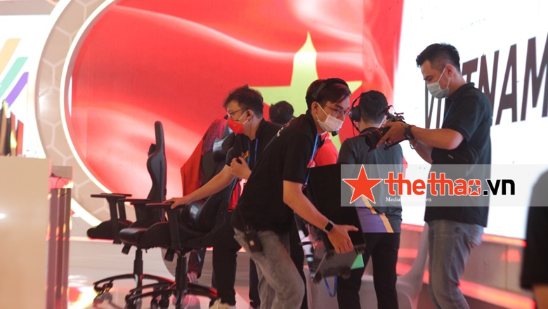 FIFA Online 4 SEA Games 31: Tuyển Việt Nam gặp sự cố máy móc - Ảnh 1
