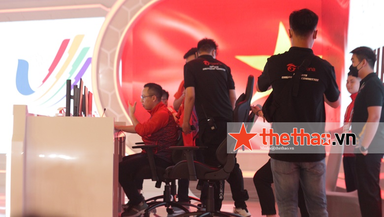 FIFA Online 4 SEA Games 31: Tuyển Việt Nam gặp sự cố máy móc - Ảnh 2