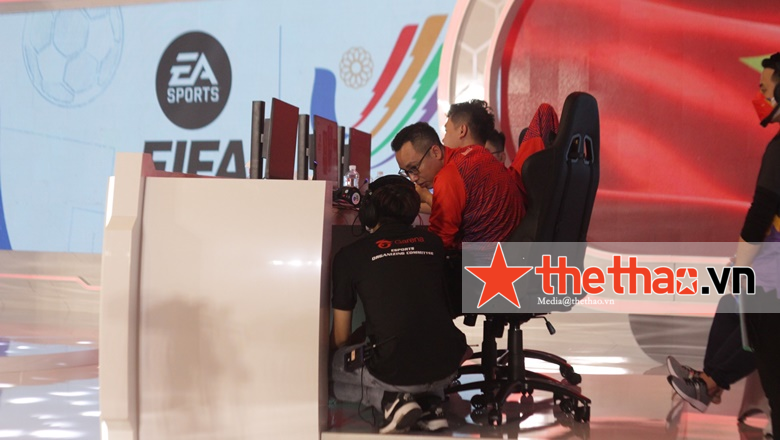 FIFA Online 4 SEA Games 31: Tuyển Việt Nam gặp sự cố máy móc - Ảnh 6