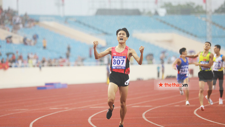 Lương Đức Phước chạy nước rút khó tin, vượt mặt Trần Văn Đảng giành HCV 1500m nam SEA Games 31 - Ảnh 1