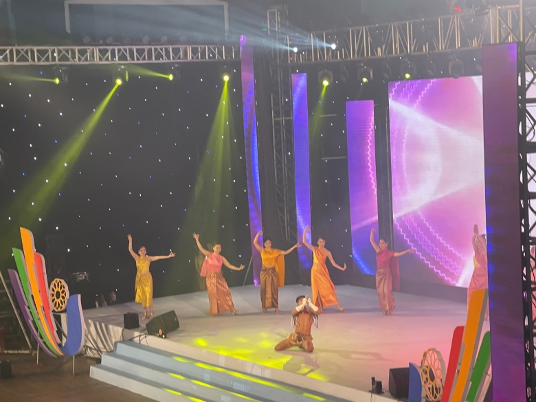 Nguyễn Trần Duy Nhất biểu diễn trong lễ khai mạc Muay SEA Games 31 - Ảnh 3