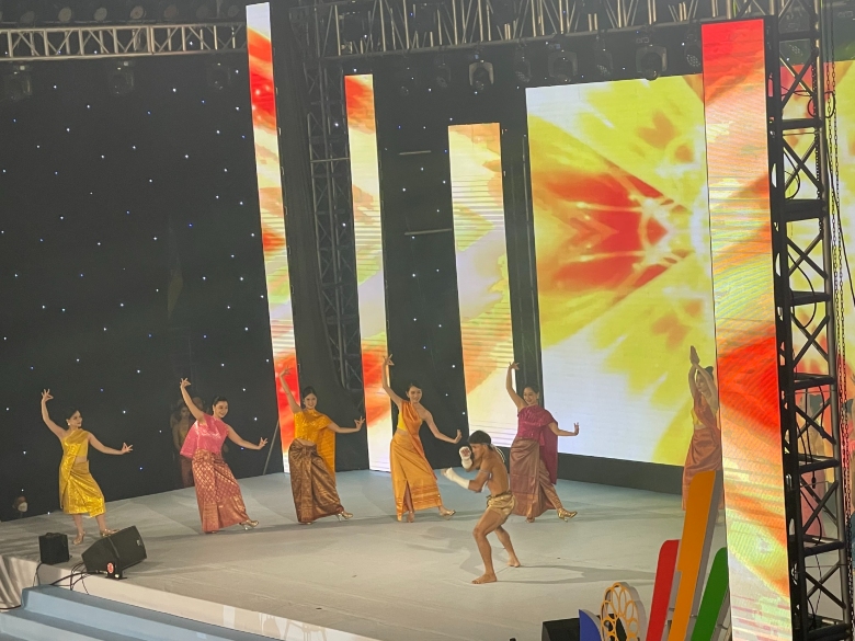 Nguyễn Trần Duy Nhất biểu diễn trong lễ khai mạc Muay SEA Games 31 - Ảnh 4