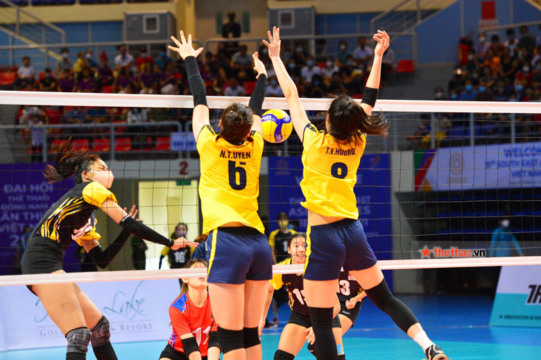 Thắng nhẹ Malaysia, tuyển bóng chuyền nữ Việt Nam chạm tay vào vé bán kết - Ảnh 3