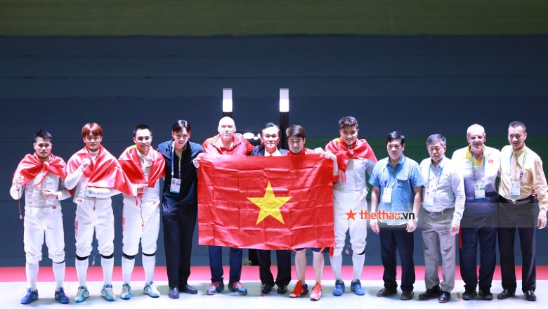 Việt Nam giành HCV kiếm chém đồng đội nam tại SEA Games 31 - Ảnh 1