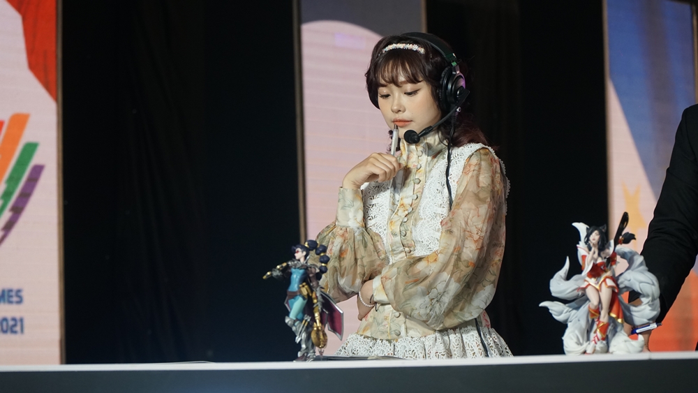 MC Yoonsul: Bé Loli đáng yêu trên sân khấu khai mạc Tốc Chiến nữ SEA Games - Ảnh 4