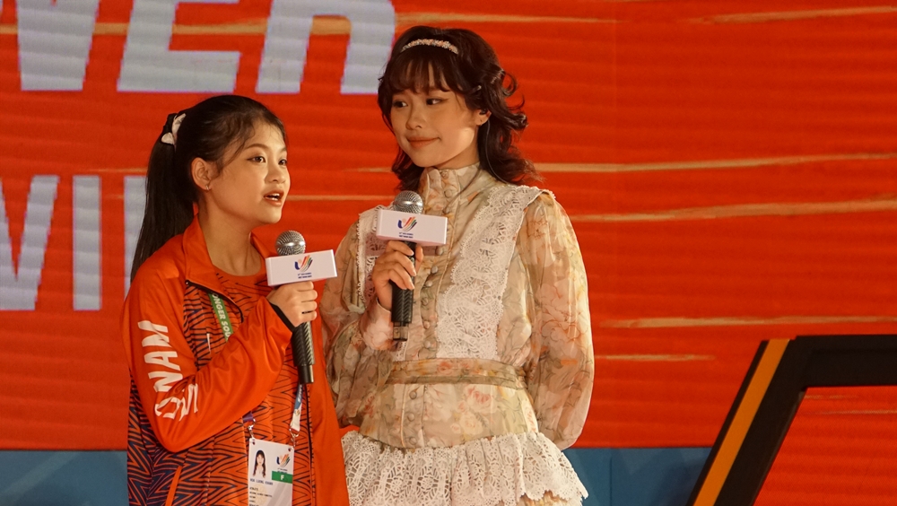 MC Yoonsul: Bé Loli đáng yêu trên sân khấu khai mạc Tốc Chiến nữ SEA Games - Ảnh 5