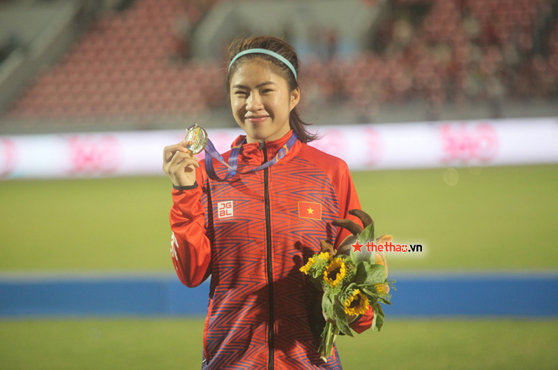 Cầu thủ ĐT nữ Việt Nam vỡ òa cảm xúc khi giành tấm HCV SEA Games 31 - Ảnh 11