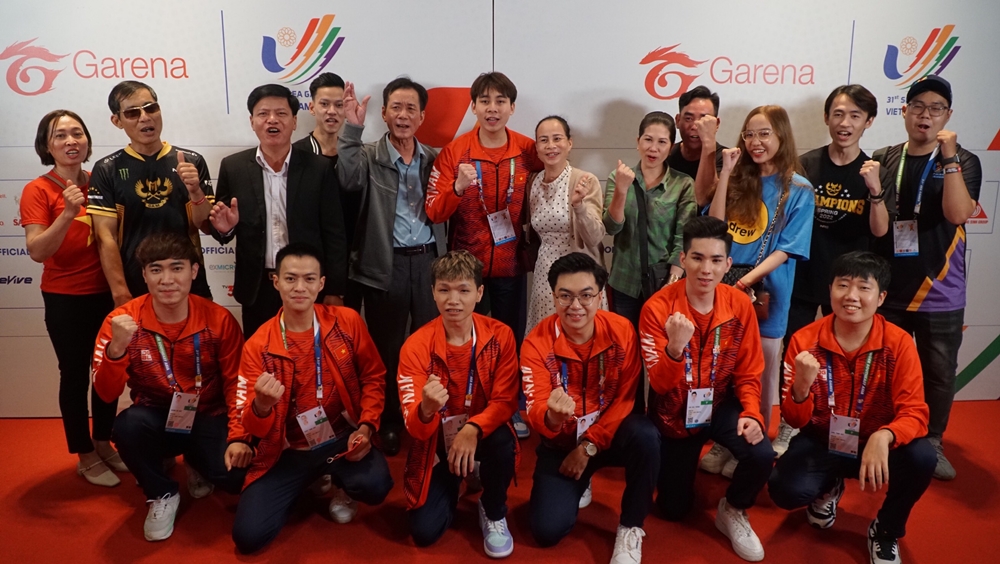 Hội phụ huynh tiếp sức tuyển LMHT Việt Nam trước thềm chung kết SEA Games 31 - Ảnh 2