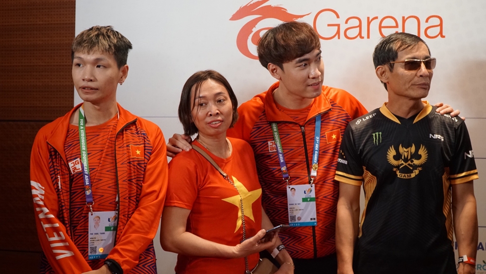 Hội phụ huynh tiếp sức tuyển LMHT Việt Nam trước thềm chung kết SEA Games 31 - Ảnh 3