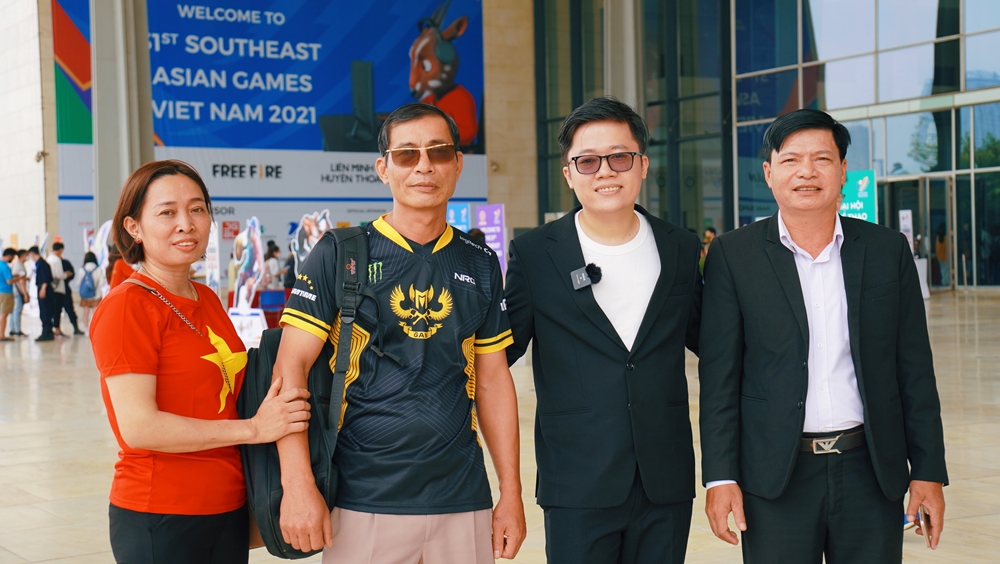 Hội phụ huynh tiếp sức tuyển LMHT Việt Nam trước thềm chung kết SEA Games 31 - Ảnh 5