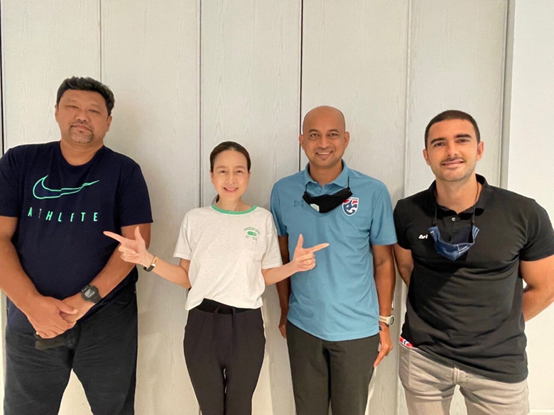 Madam Pang về nước chuẩn bị cho giải U23 châu Á trước thềm chung kết SEA Games 31 - Ảnh 1