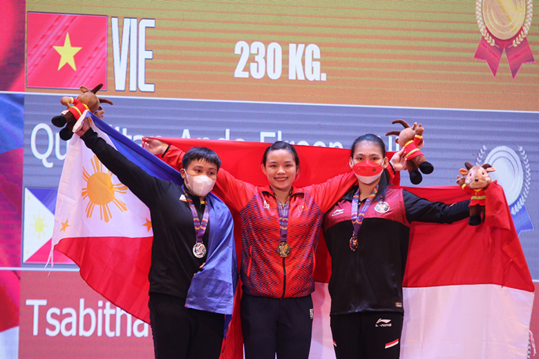 Phạm Thị Hồng Thanh phá 3 kỷ lục SEA Game để giành HCV hạng cân 64kg - Ảnh 4