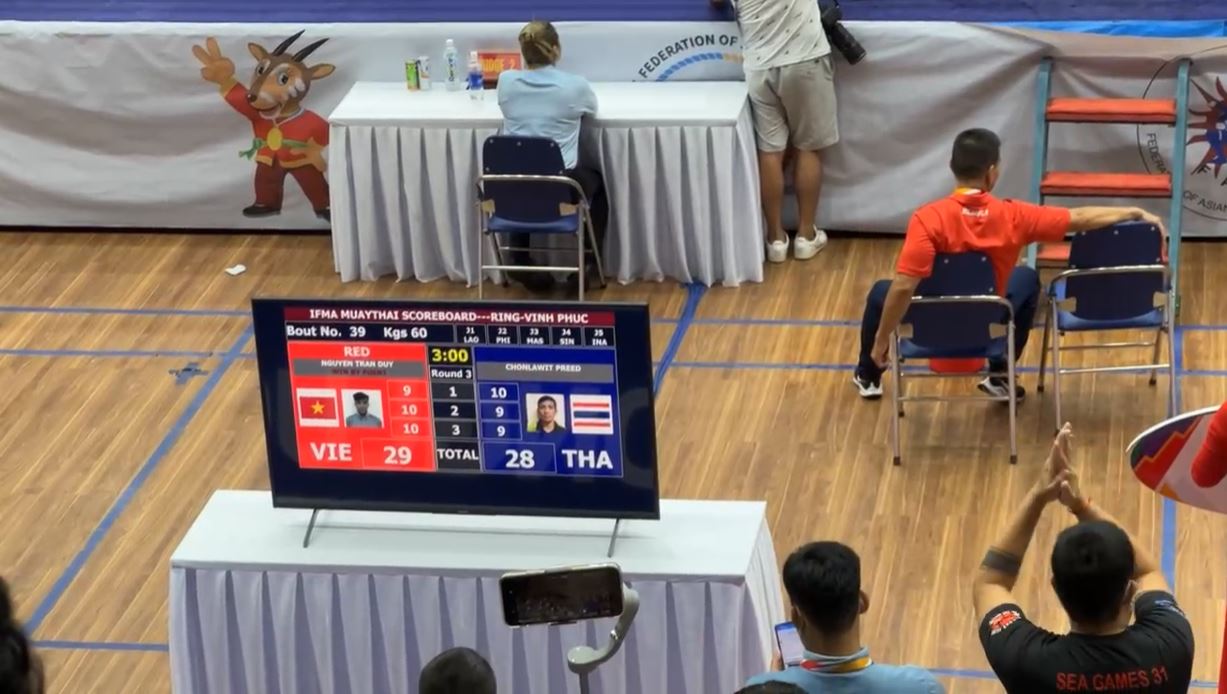 Nguyễn Trần Duy Nhất thắng ngược võ sĩ Thái Lan ở chung kết Muay SEA Games 31 - Ảnh 2