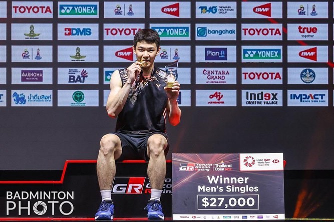 Lee Zii Jia tri ân NHM sau khi vô địch Thái Lan Mở rộng - Ảnh 2