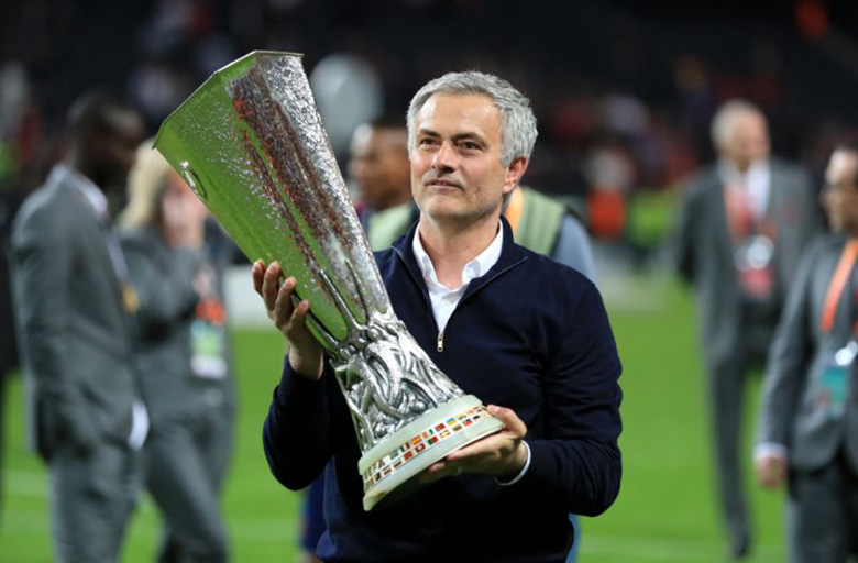HLV Mourinho thừa nhận dành nhiều tình cảm cho Chelsea hơn MU - Ảnh 1