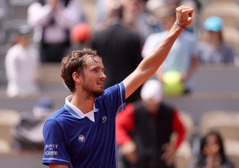 Medvedev lần đầu tiên vào vòng 3 Roland Garros mà không để thua set nào - Ảnh 1