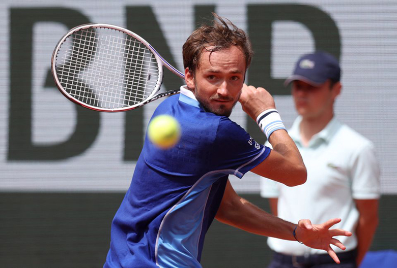 Medvedev lần đầu tiên vào vòng 3 Roland Garros mà không để thua set nào - Ảnh 2