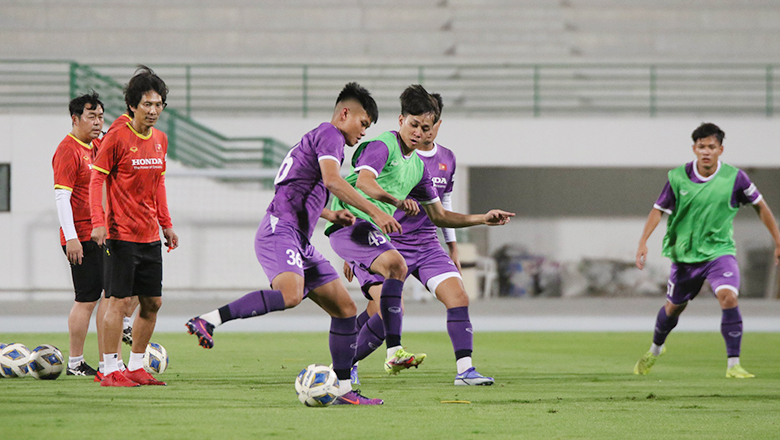 U23 Việt Nam hứng khởi trong buổi tập đầu tiên tại UAE - Ảnh 1