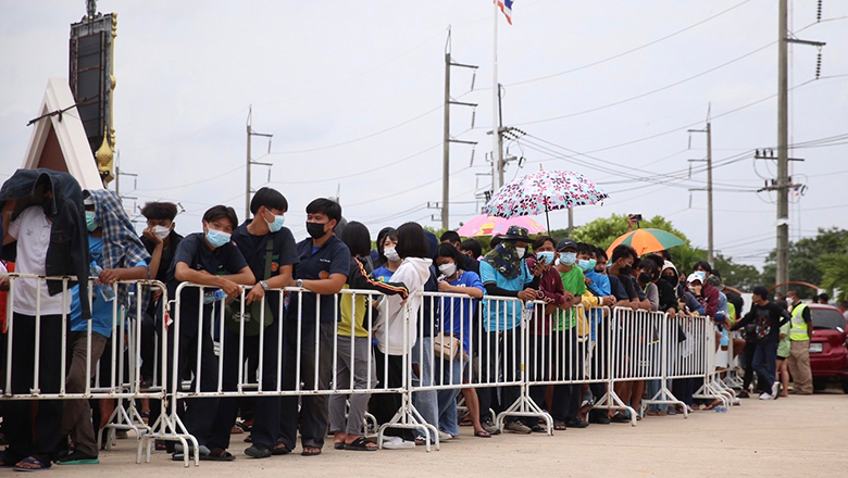 Người hâm mộ Thái Lan xếp hàng dài 2km mua vé xem giao hữu với Turkmenistan - Ảnh 1