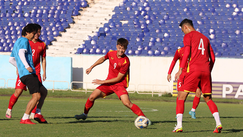 U23 Việt Nam cười nói vui vẻ 1 ngày trước đại chiến với Thái Lan - Ảnh 1