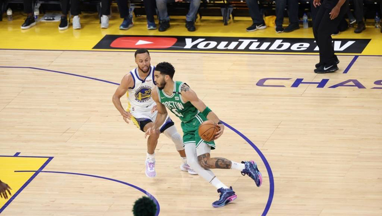 Curry xuất sắc, Warriors vẫn bại trận trước Boston Celtics - Ảnh 1