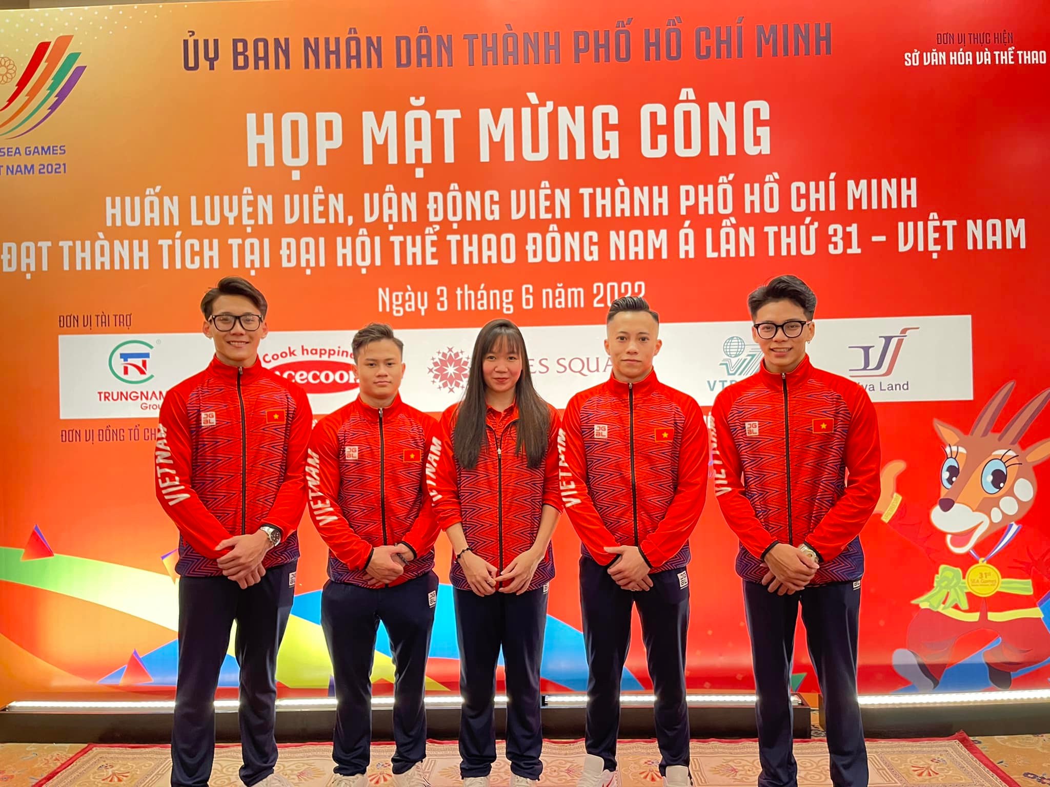 TPHCM thưởng 18 tỷ đồng cho VĐV, HLV đạt thành tích cao ở SEA Games 31 - Ảnh 1