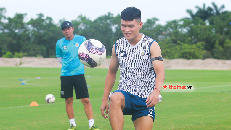 Tuấn Hải: Những anh lớn ở Hà Nội giúp các cầu thủ trẻ chơi tự tin hơn khi lên tuyển U23 Việt Nam - Ảnh 2