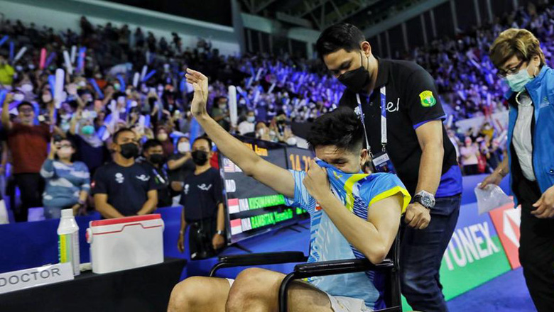Tay vợt Indonesia quấy rối tình nguyện viên SEA Games gặp quả báo - Ảnh 1