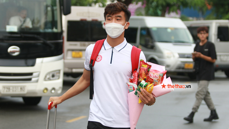 Tiến Dũng bất ngờ vắng mặt trong chuyến bay của Viettel xuống Tân Sơn Nhất - Ảnh 5