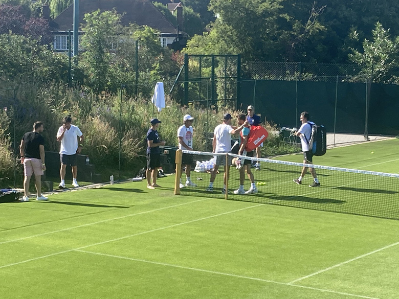 Nadal tập luyện chuẩn bị cho Wimbledon 2022 ngay khi đặt chân đến London - Ảnh 1