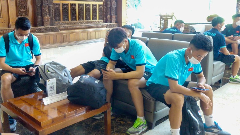U19 Việt Nam cập bến Indonesia sau 19 tiếng di chuyển - Ảnh 2