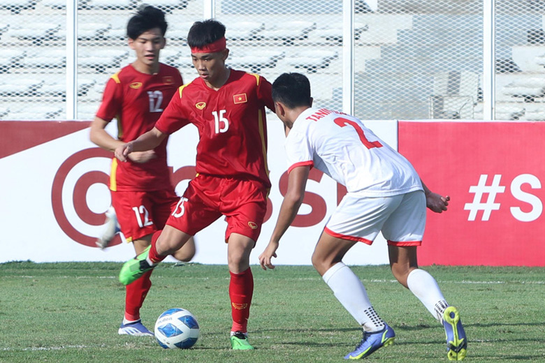 Tiền vệ U19 Việt Nam khâu 5 mũi ở đầu sau trận thắng U19 Philippines - Ảnh 1