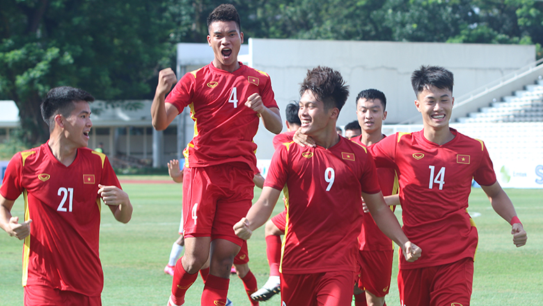 Tiền vệ U19 Việt Nam khâu 5 mũi ở đầu sau trận thắng U19 Philippines - Ảnh 2