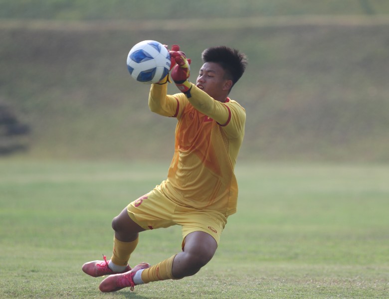 U16 Việt Nam tập chiến thuật rèn đấu U16 Philippines - Ảnh 19