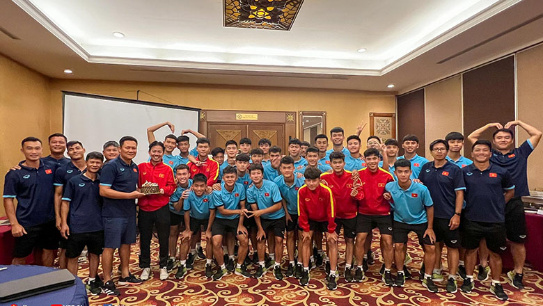 HLV Hoàng Anh Tuấn: ‘Tôi muốn được thấy cầu thủ U16 Việt Nam được khoác áo ĐTQG’ - Ảnh 1