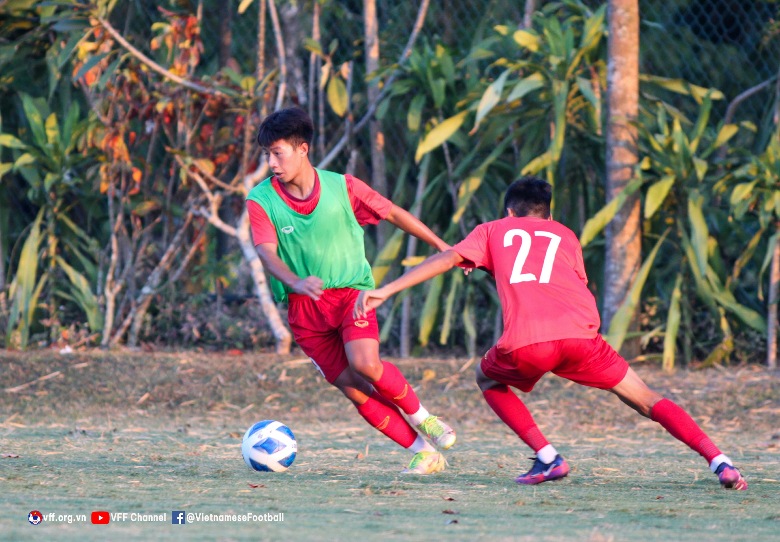 U16 Việt Nam tập lùi giờ, chuẩn bị cho trận ‘chung kết bảng đấu’ với Indonesia - Ảnh 2