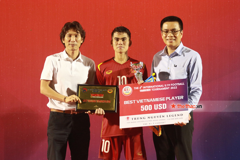Khuất Văn Khang nhận 3 giải Cầu thủ xuất sắc nhất của U19 Quốc tế 2022 - Ảnh 4