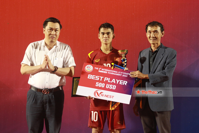 Khuất Văn Khang nhận 3 giải Cầu thủ xuất sắc nhất của U19 Quốc tế 2022 - Ảnh 5