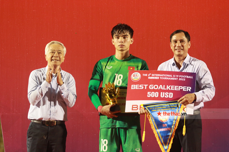 Khuất Văn Khang nhận 3 giải Cầu thủ xuất sắc nhất của U19 Quốc tế 2022 - Ảnh 7
