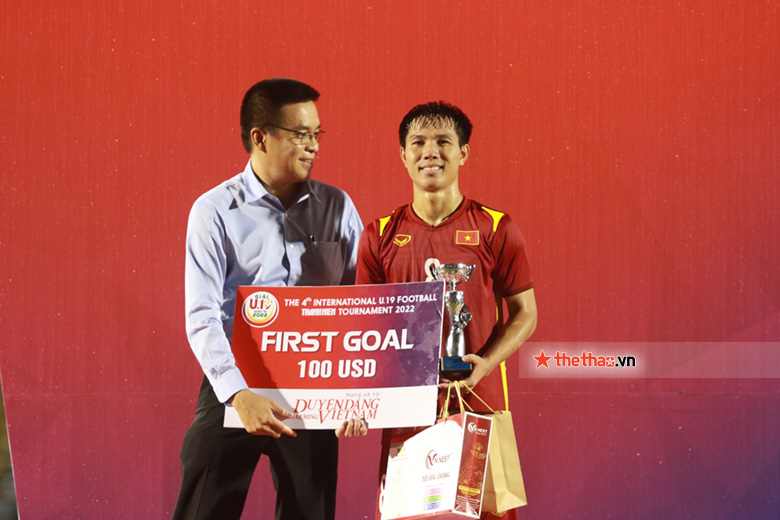 Khuất Văn Khang nhận 3 giải Cầu thủ xuất sắc nhất của U19 Quốc tế 2022 - Ảnh 8