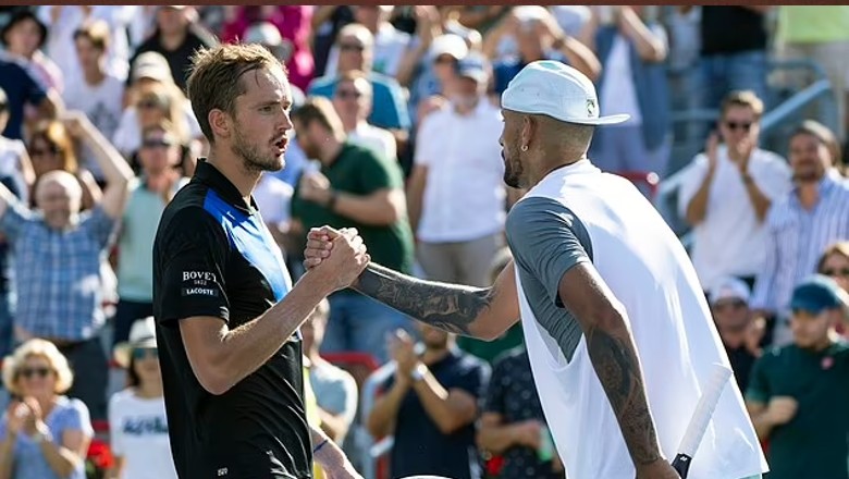 Số 1 thế giới Medvedev thua ngược Kyrgios, bị loại khỏi Rogers Cup ngay từ vòng 2 - Ảnh 2