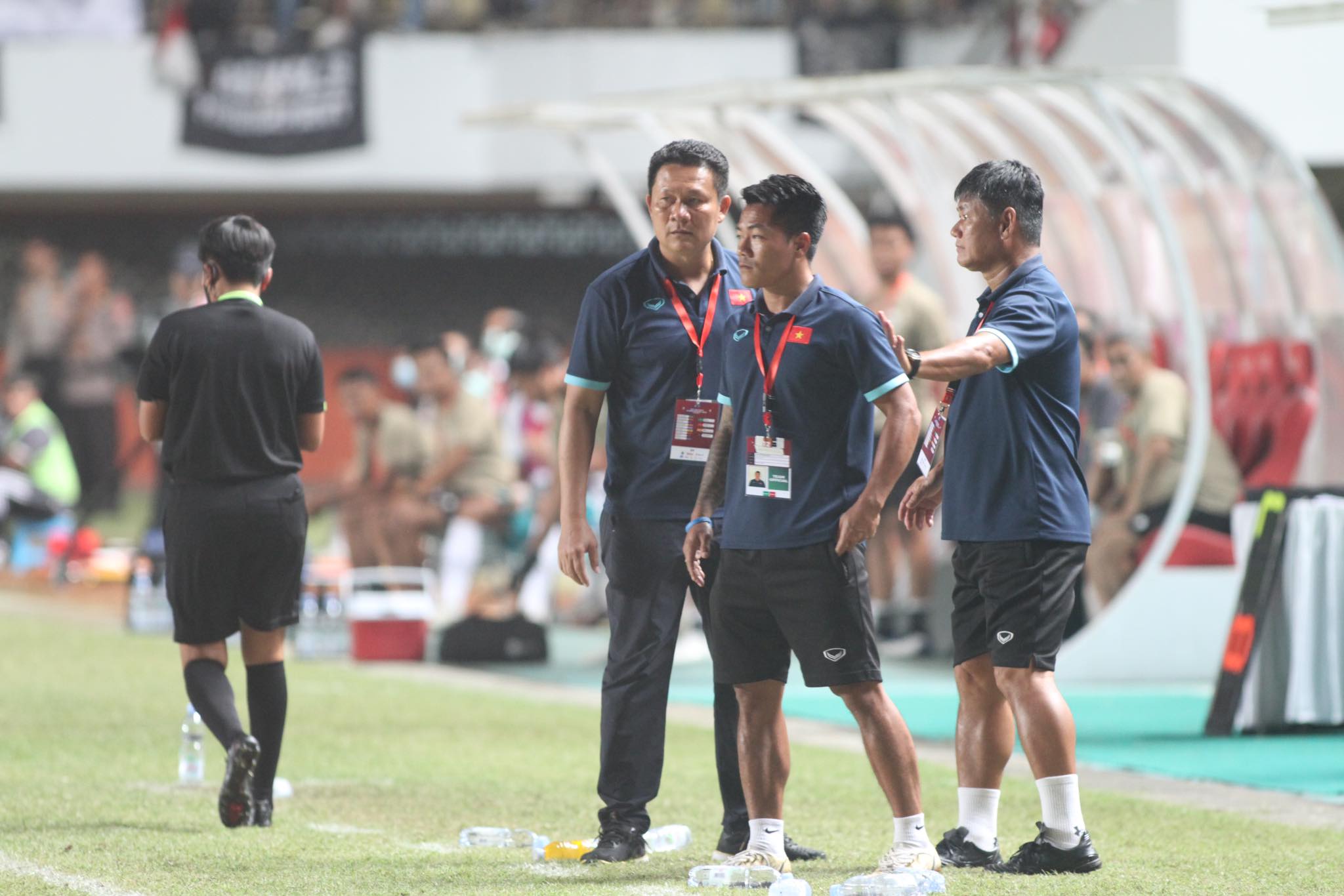 HLV U16 Việt Nam mỉa mai trọng tài: 'Thánh mới thắng được U16 Indonesia' - Ảnh 2