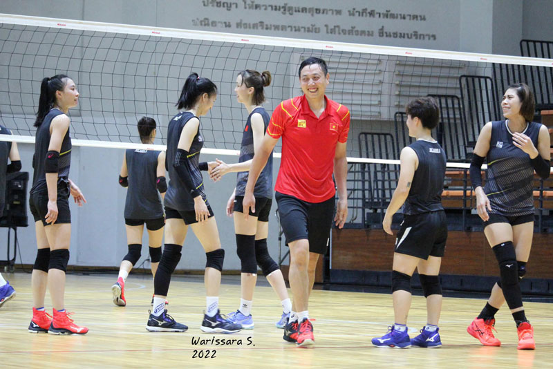 Loạt ảnh tập luyện của đội tuyển bóng chuyền nữ Việt Nam trên đất Thái - Ảnh 1